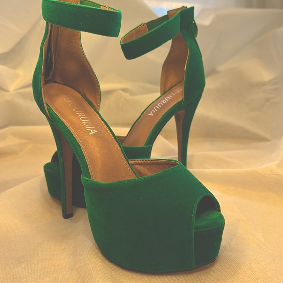 Emerald Green Velvet Peep Toe Pumps - Picture 3 of 4